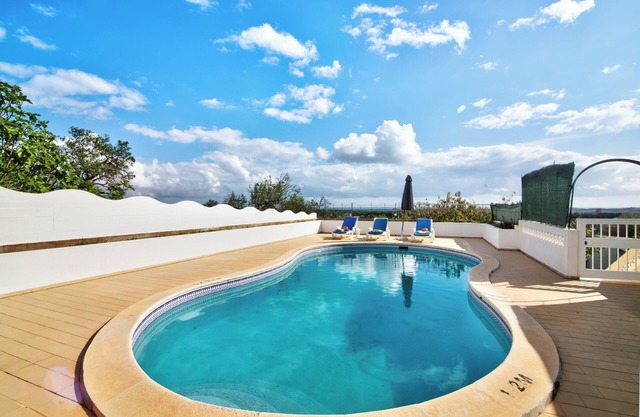 Villa Casa do Cerro with Pool, Garden & Wi-Fi