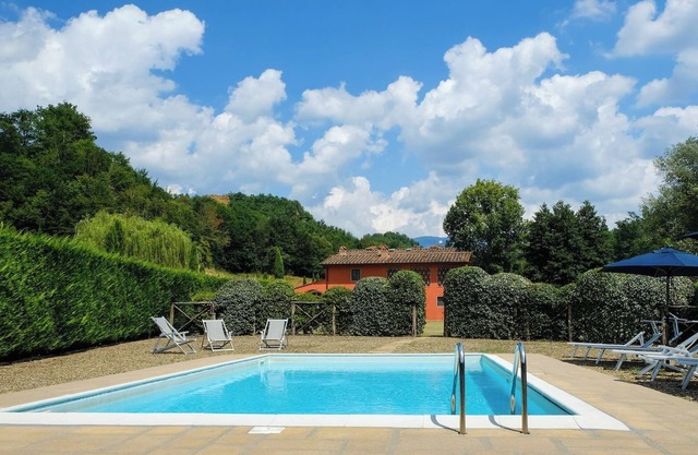 Villa Casa Rossa in a scenic place. 16 people