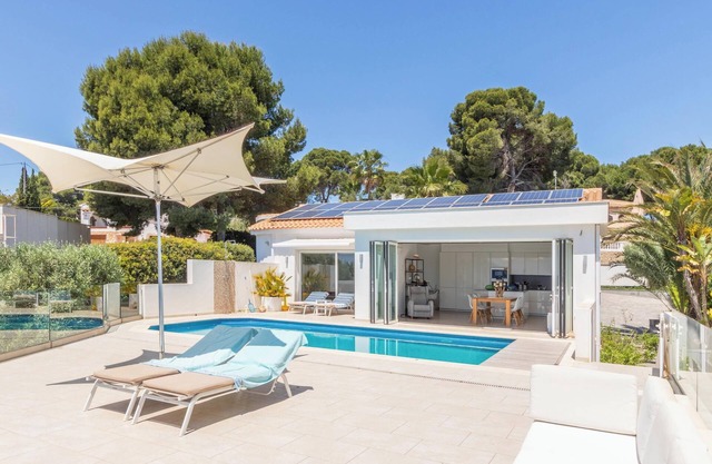 Villa 'Casa Viviana' with Sea View, Pool, Wi-Fi, Balcony, Terrace & Garden