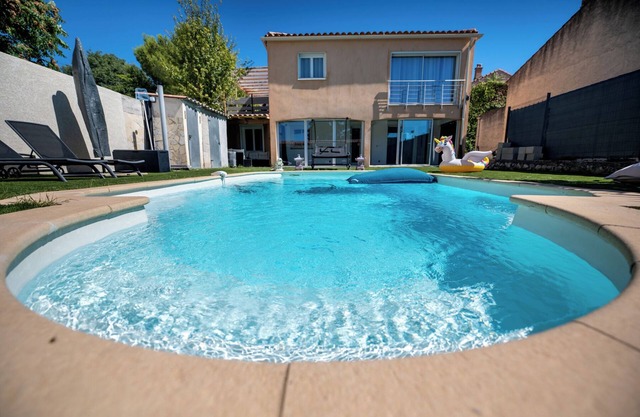 Villa celesto private pool and jacuzzi in marseille