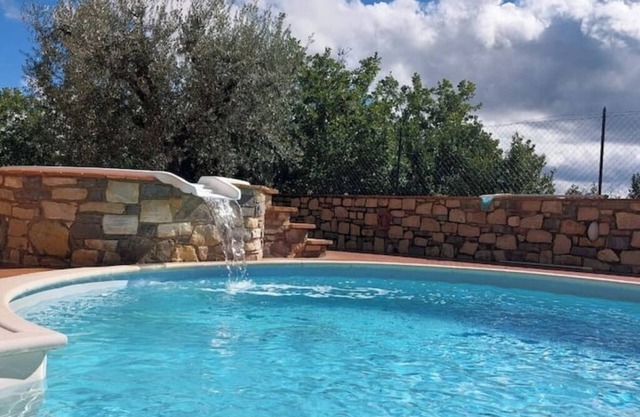 Villa Cesari Tiberi - private pool and frescoes