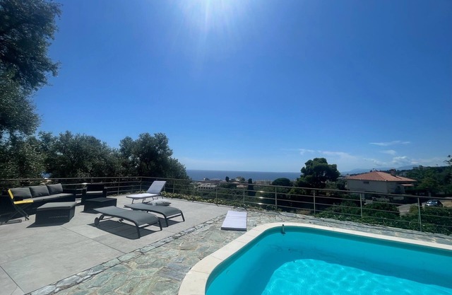 Villa charm and luxury, pool and sea view, terrace and garden, countryside and citadel