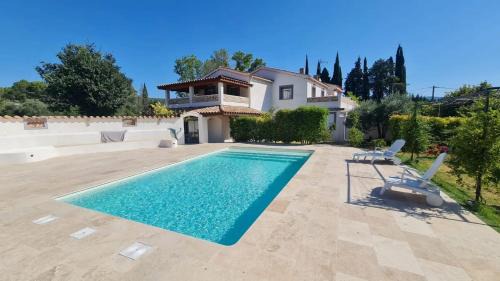 Villa charmante à Villecroze avec piscine privée