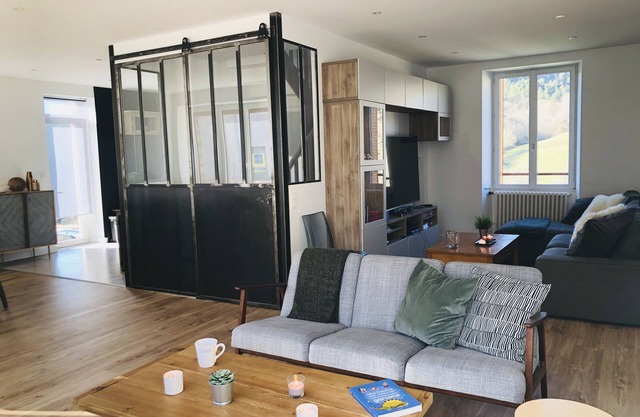 "Villa Châteauneuf" Large independent house with garden and private parking