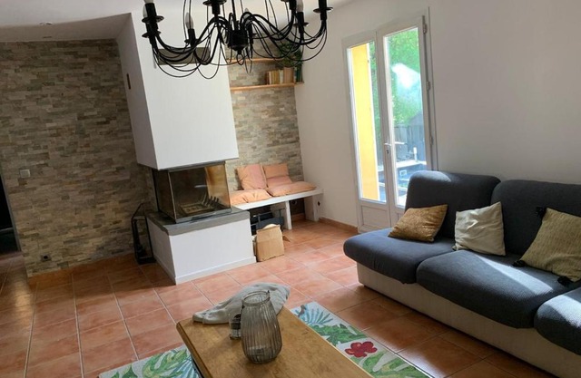 Villa Chilensis 5 min from Aix south east France with private pool