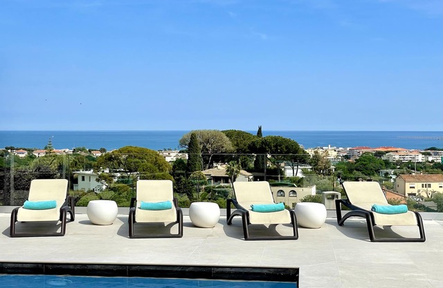 Villa Citadelle Great views, Pool, hot tub, pool table, gym Family/friends vacay
