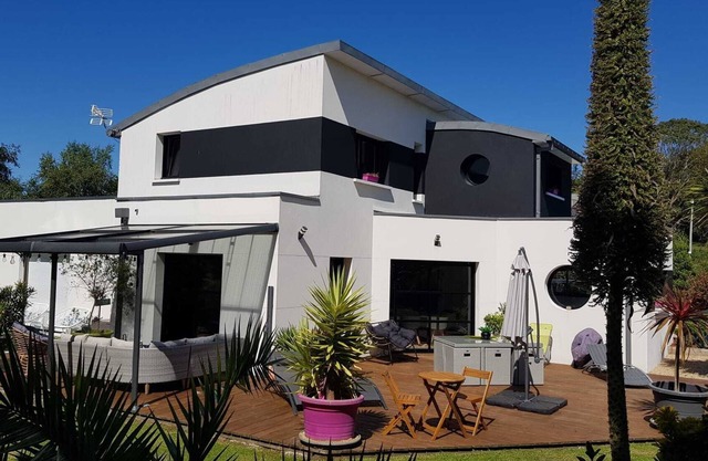 Villa coast of pink granite