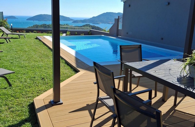 Villa con piscina, vista mozzafiato sul golfo e delle isole