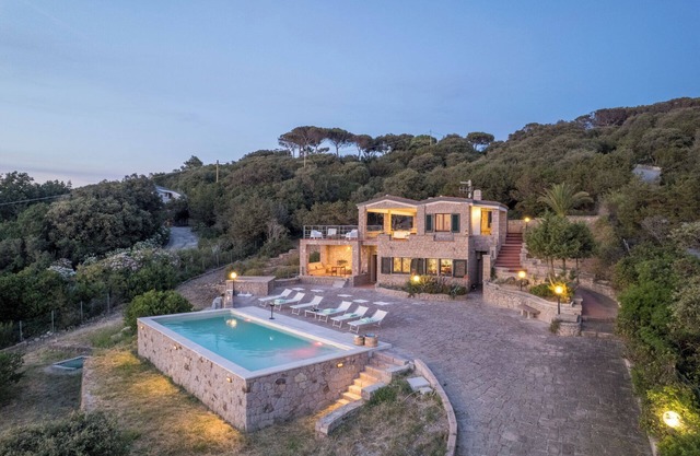 Villa 'Coral Bay' with Sea View, Wi-Fi and Air Conditioning