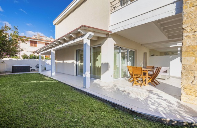 Villa "Cormorani 1" with Sea View, Jacuzzi & Wi-Fi