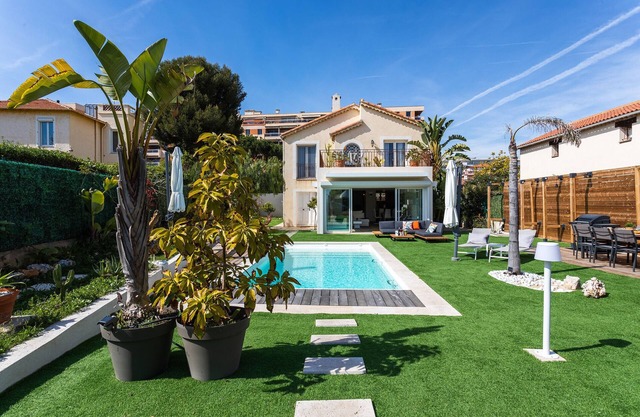 VILLA COTE SUD VI4402 By Riviera Holiday Homes