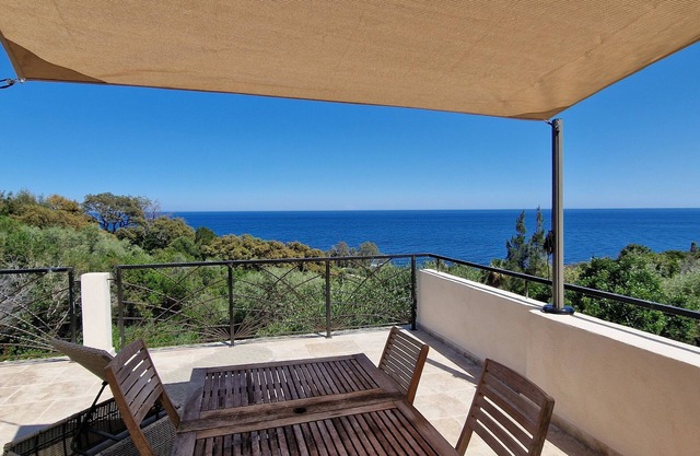 Villa Cypress, 180° sea view, large terrace, 8-10 p