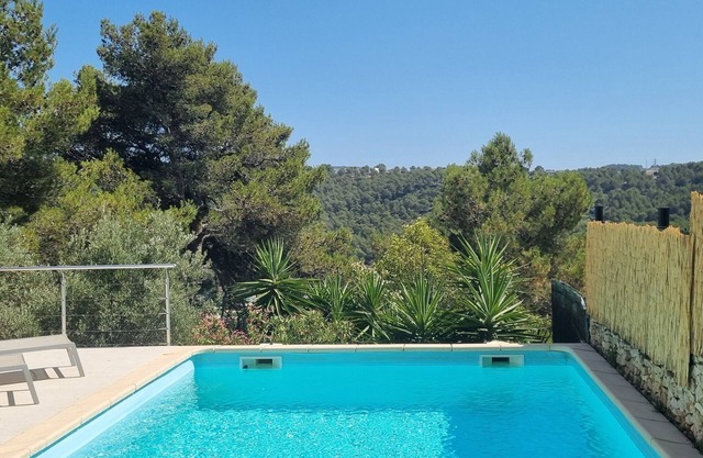 Villa D'architecte, au Milieu des Pins, à 10 Minutes de Cassis