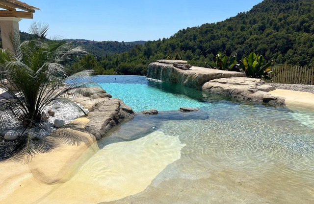 Villa de 6 chambres avec vue sur la ville piscine privee et jardin clos a Bargemon