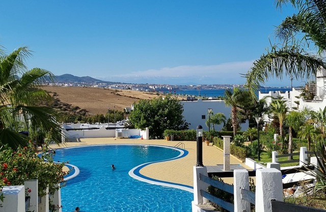 Villa de Luxe Avec un Jardin Privé et Piscines et à 5 Minutes de la Plage !