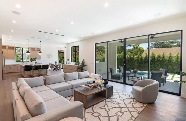 Villa De Magnolia Modern Design 5 bed Villa with a Pool