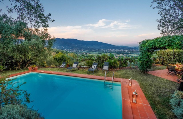 Villa Debby, 2 bedrooms Farmhouse with Pool on the Hills of Lucca