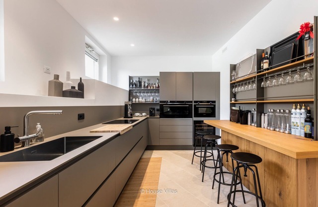 Villa DeMar - Four Bedroom Villa, Sleeps 8