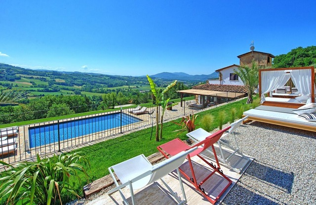Villa Destino – Luxury villa with private pool on the hills around Montone, Umbria