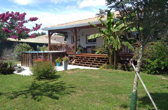 Villa du Bananier Bordelais near Bordeaux, ocean beaches, at the gates of the Médoc