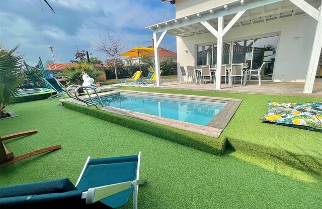 VILLA DU PRAT A colorful residence.