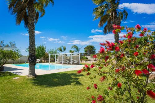 Villa El Capitano With Garden And Pool - Happy Rentals