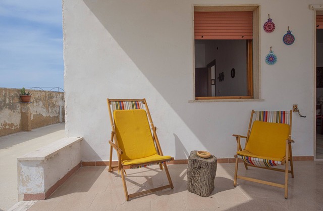 Villa Elisa a stone's throw from the sea