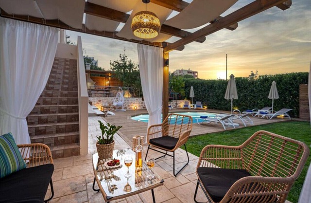 Villa Ellovos - Private Pool Near the Beach