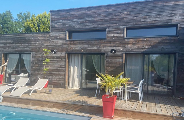Villa en Bois Avec Piscine au sel à 15 min de Bordeaux