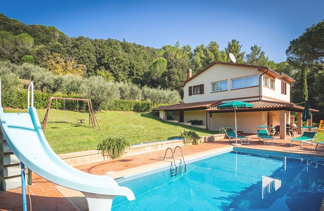 Villa Fontespadini 10 km from the sea by ToscanaTour