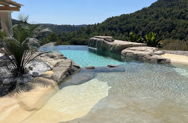 Villa for 12 people with view and exceptional swimming pool