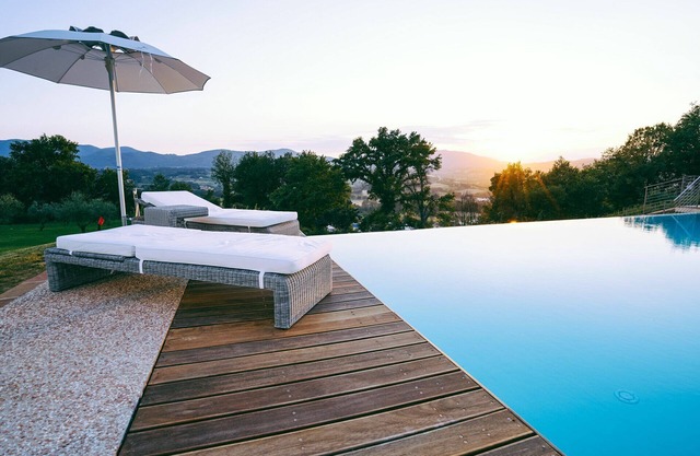 Villa for 18 People with Private Pool