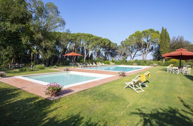 Villa for 22 People with private pool in the heart of Tuscany