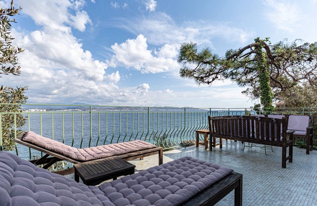 Villa for 4 to 10 people, directly on the beach, quiet, 200 sq.m villa