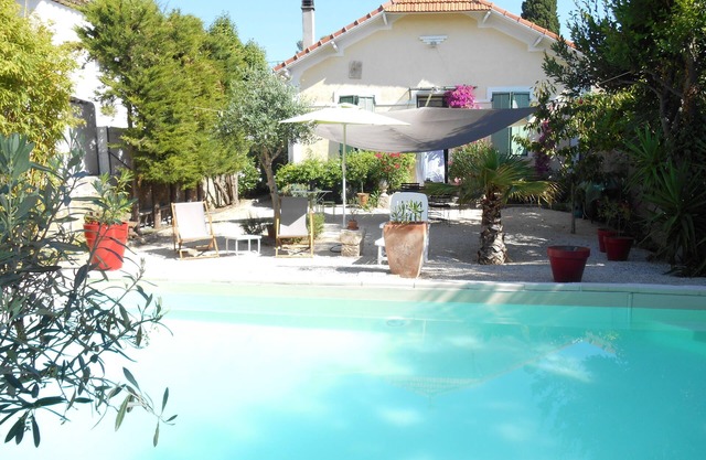 Villa for 6 people, garden/pool, quiet area, free parking