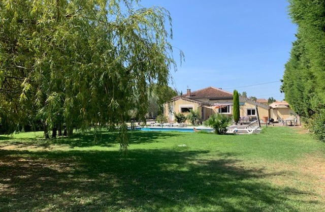 Villa for 8 persons with a brand new pool, large garden area, close to the Isle