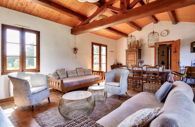 Villa for 10 with swimming pool and garden