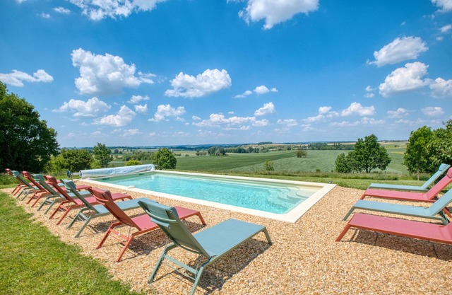 Villa Leynie – Countryside Retreat with Heated Pool and Dordogne Views