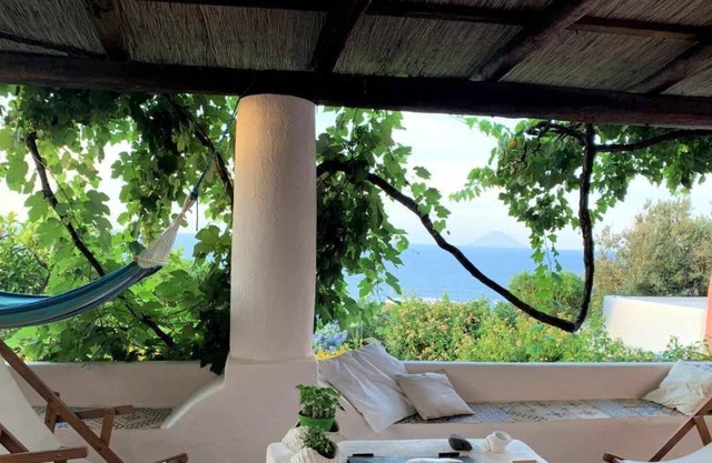 Villa Ginestra - from the end of the 19th century, elegant and with a splendid view of the sea