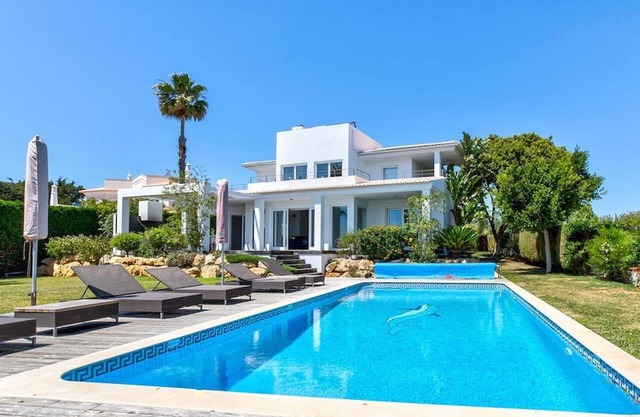 Villa Gondor Modern Villa With Contemporary Design.