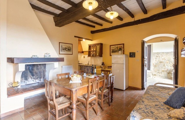 Villa Grassina Trilocale sleeps 6, WIFI, pool, nature