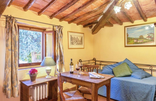 Villa Grassina Trilocale sleeps 6, 2 bathrooms, WIFI, pool
