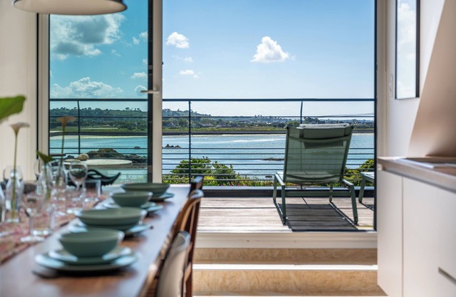 Villa " Guissbeach " SPA, walking distance to the beach, Sunset from the terrace