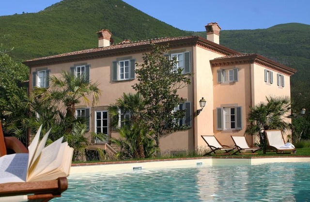 Villa Il Colosso, 17th-Century Estate near Lucca
