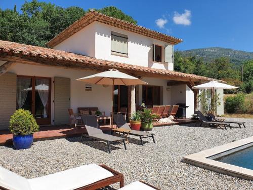 Villa in Bargemon with Pool and Mountain Views