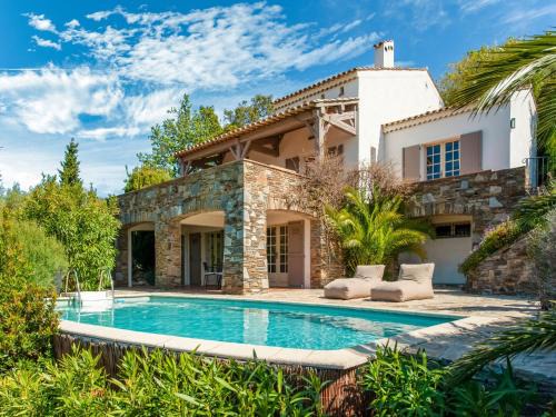 Villa in Cavalaire with Sea View & Pool