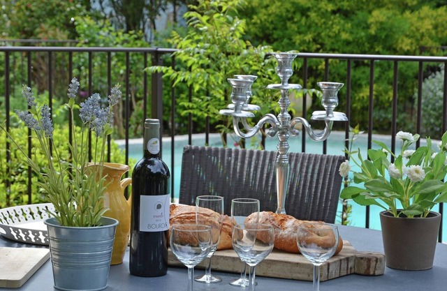 Villa in France with Pool and Vineyards