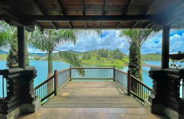 Villa in Guatape surrounded by the lake