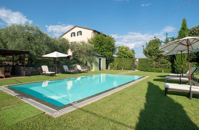 Villa in Lucca with 8 bedrooms sleeps 16