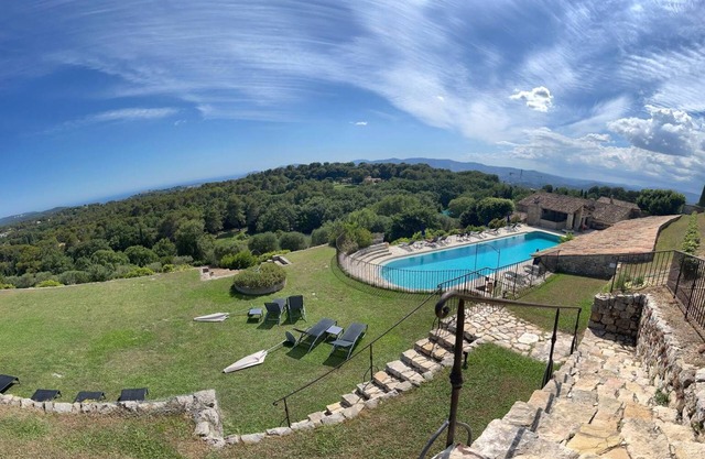 Villa in luxury holiday club on Valbonne - Swimming pools - bedroom Aircon - WIFI - Tennis -.